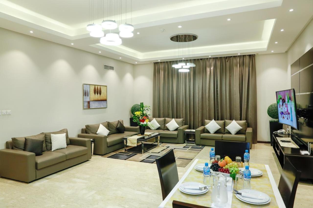 Ruru Tower Aparthotel Manamah Buitenkant foto